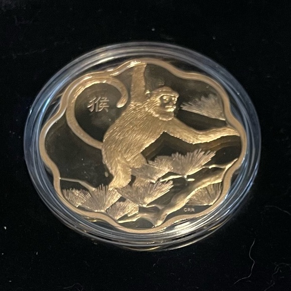 This coin has a weight of 26.7 grams a diameter of 38 millimetres. - Picture 7 of 8